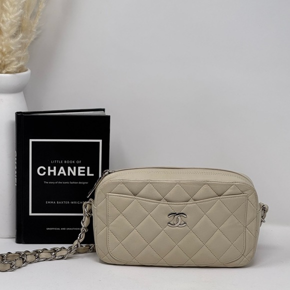 CHANEL Handbags - 💎Authentic💎Chanel Quilted Leather Camera case with Matelasse chain